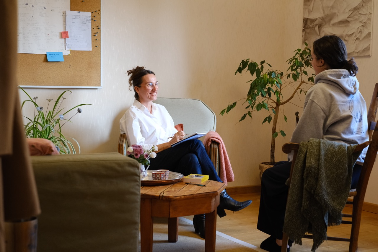 Identification des loyautés invisibles et répétitions familiales en thérapie transgénérationnelle